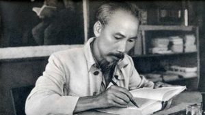 Hồ Chí Minh – một nhân vật, một con người một nhân cách Việt Nam